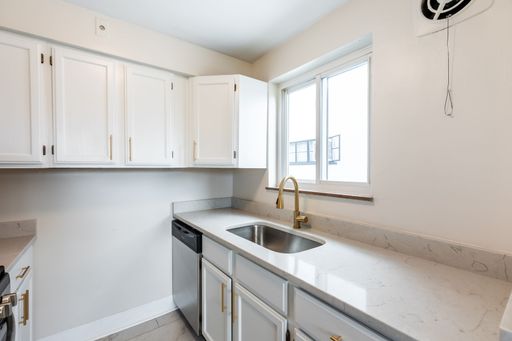 3425 Pape | Hyde Park — 3425 Pape Ave #2 Cincinnati, OH 45208