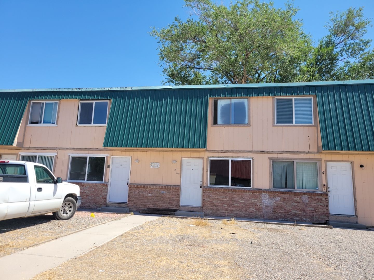 Clifton Apartment: 458 Topaz Dr