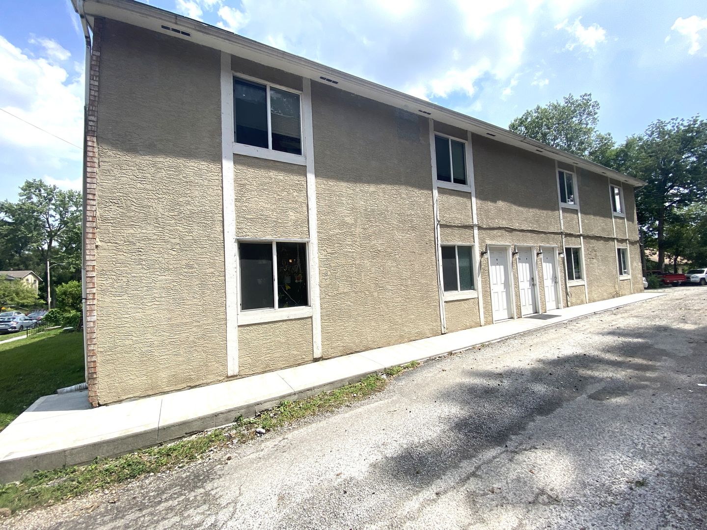 Columbus Apartment: 451 Alden Ave