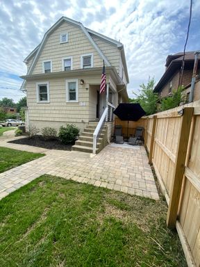 2 Bedroom- Clintonville – photo 1