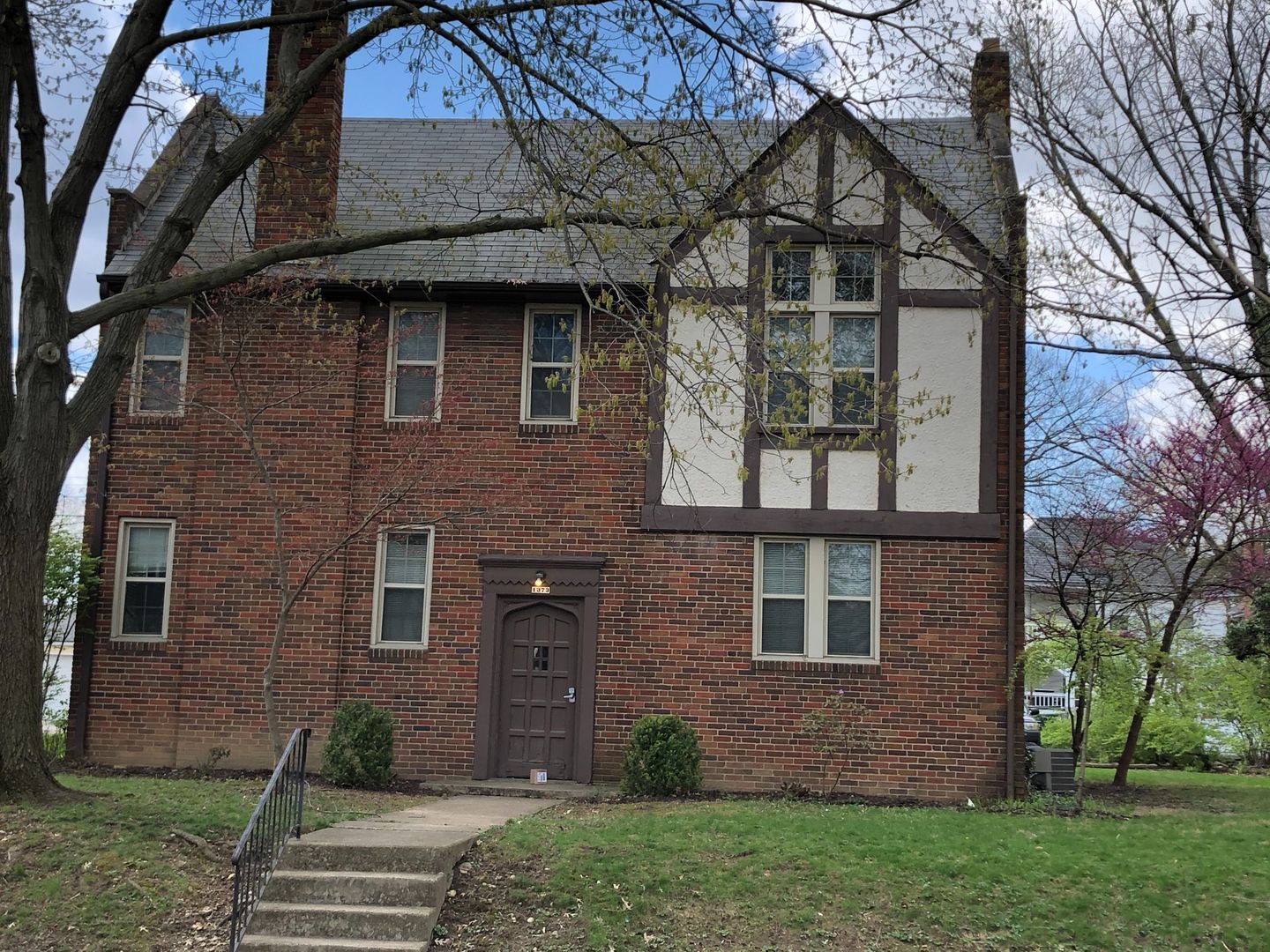 Columbus Apartment: 1373 Eastview Ave