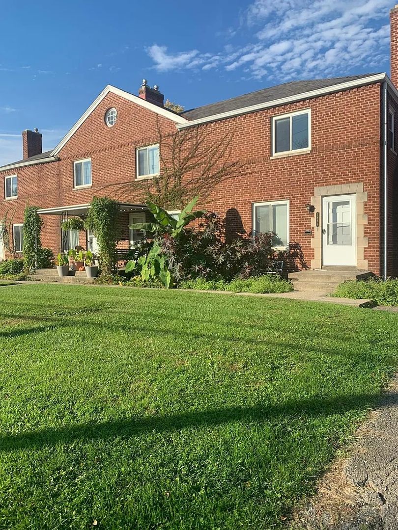 Columbus Apartment: 1851-1857 North Star Rd