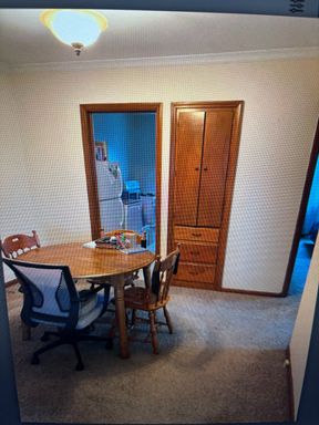 US / Grandview 1BR large 900 sq ft 2nd floor unit, central air, vaulted ceilings, washer and dyer and garage – photo 1