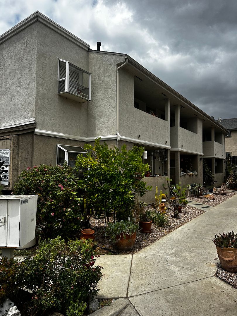 El Cajon Apartment: 960 East Chase Avenue