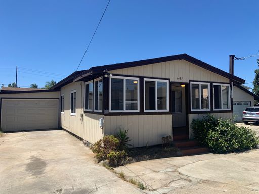 Large 3 Bedroom 1 Bath House with Yard! – photo 1