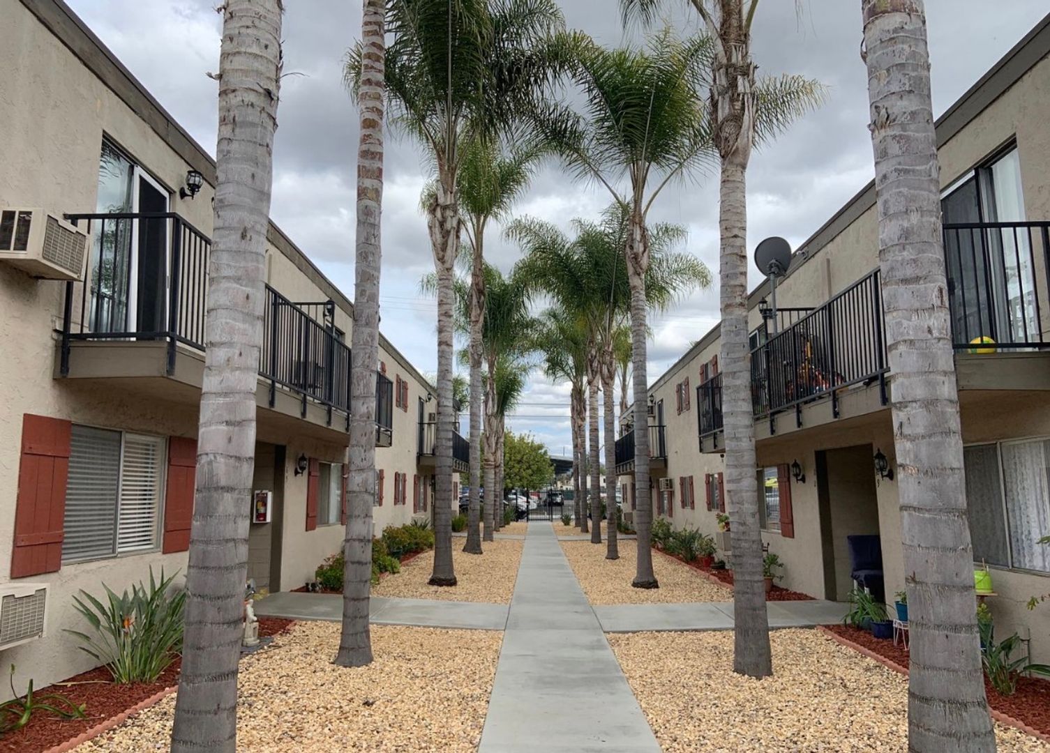 El Cajon Apartment: 148 Taft Avenue