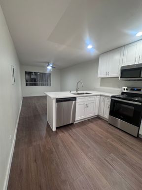 Large Renovated 2 story Townhome style 1 bedroom 1 bath apartment located in the heart of Hillcrest – photo 1