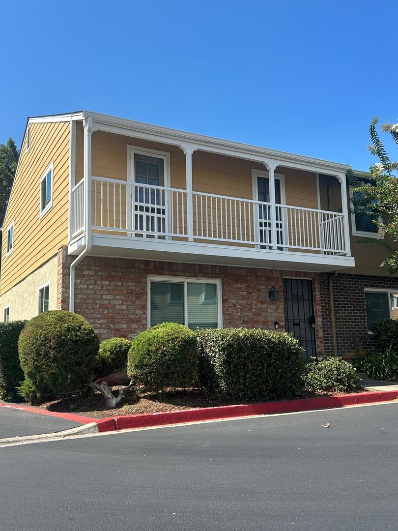 Santee House: 7895 Rancho Fanita Drive Apt A