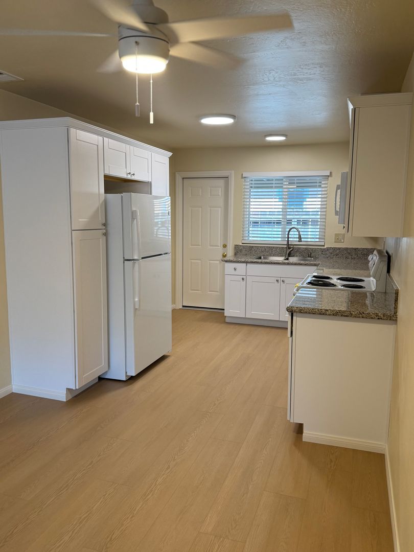 El Cajon Apartment: 643 Dorothy Street