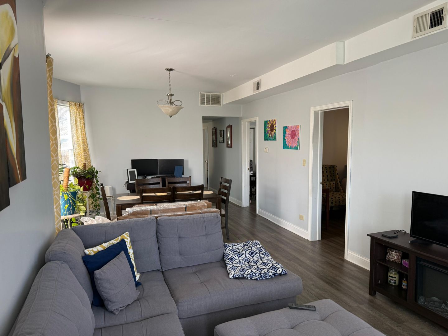 Chicago Apartment: 2542 N Newcastle