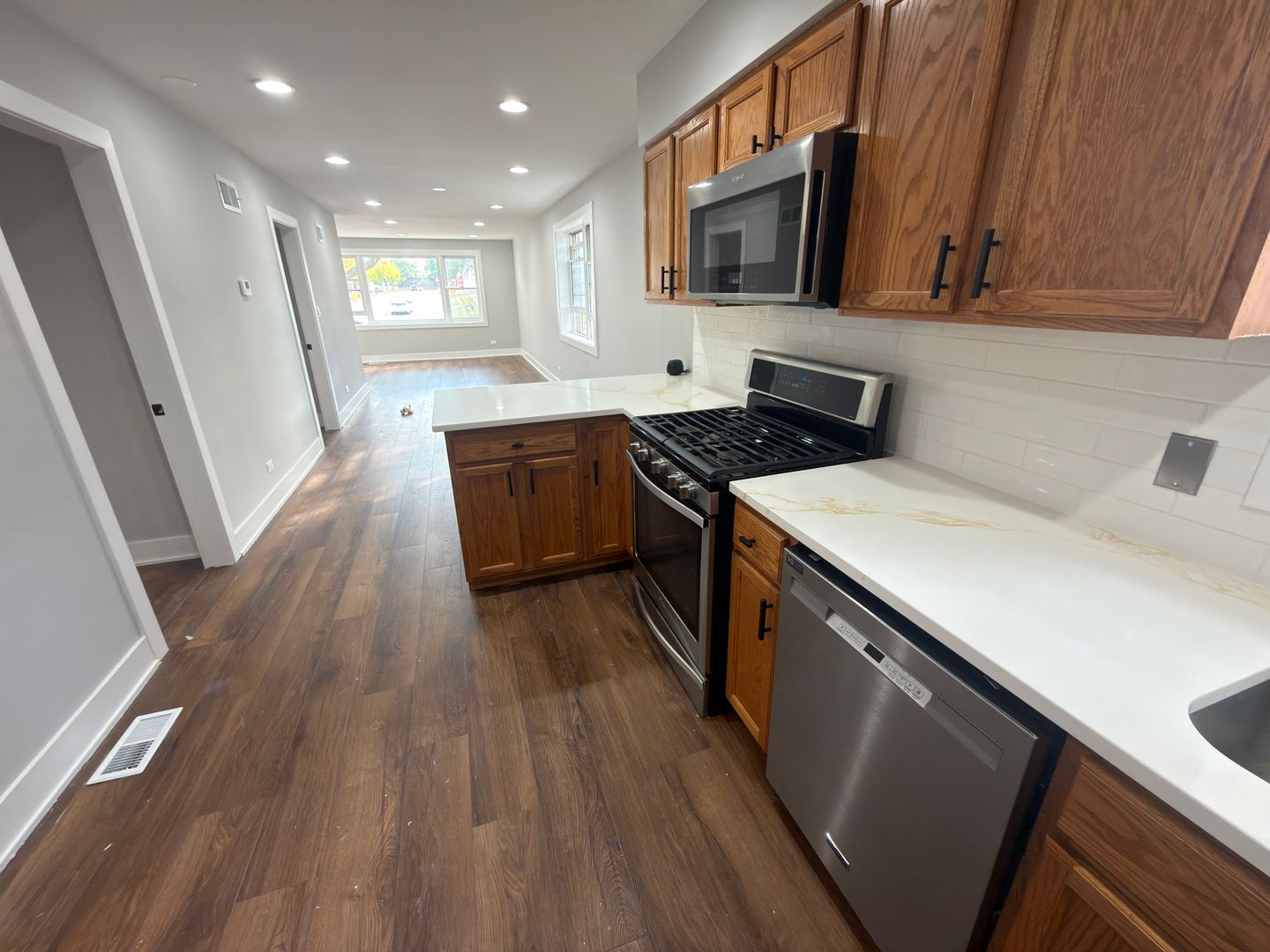 Chicago Apartment: 6524 W Diversey Ave