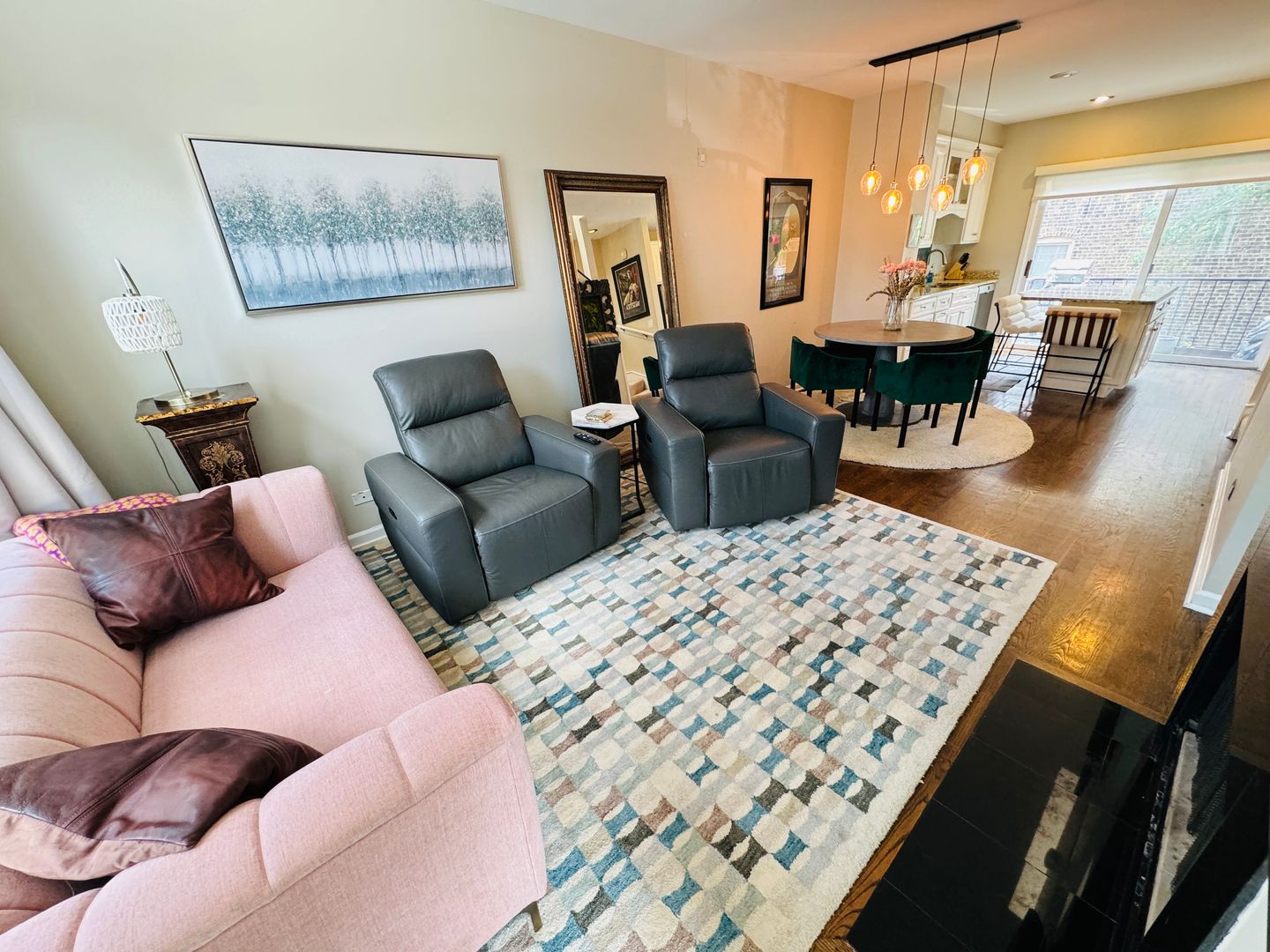 Chicago House: 2001 N Honore St #A