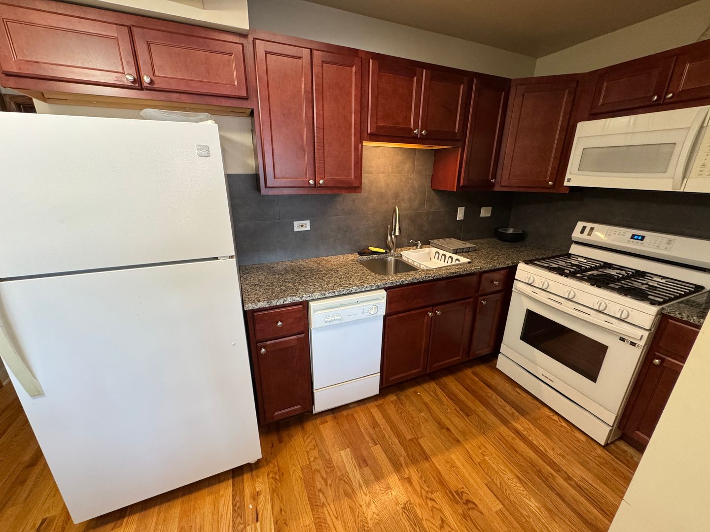 Chicago Apartment: 6215 W Belmont Ave