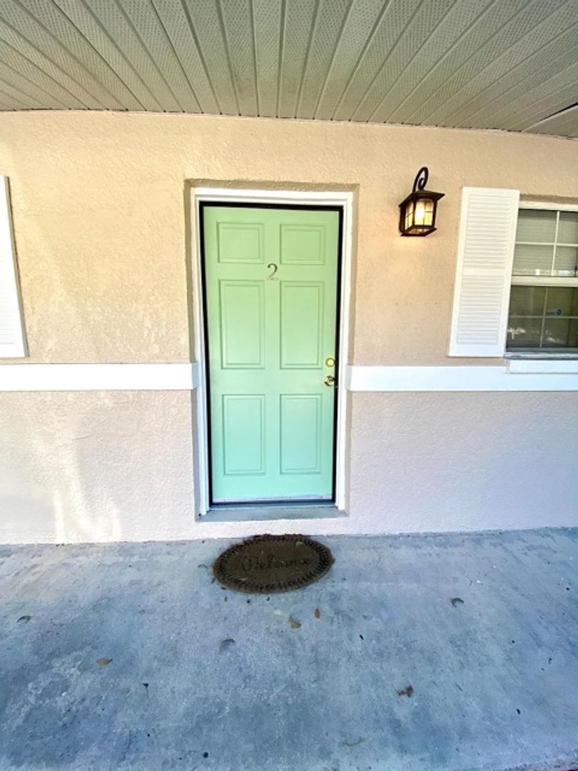 Saint Petersburg Apartment: 3840 7th Ave N