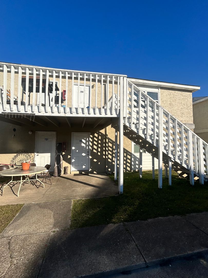 Panama City Apartment: 3914 E 11th St