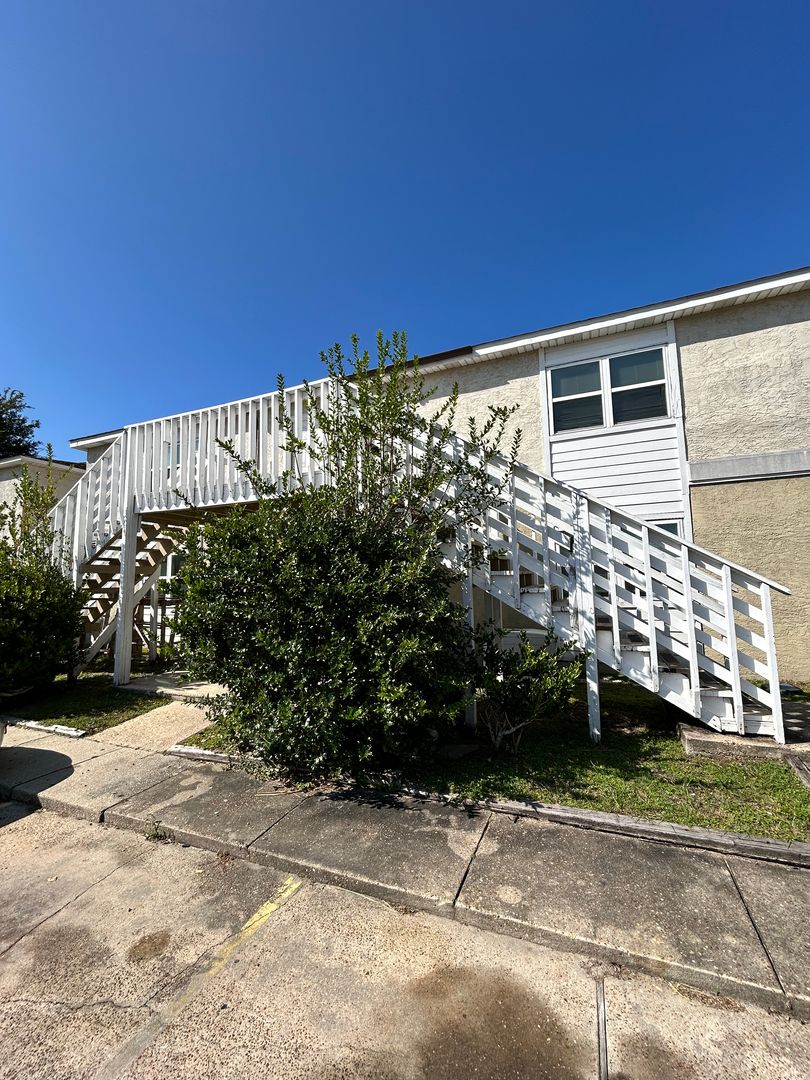 Panama City Apartment: 3914 E 11th St