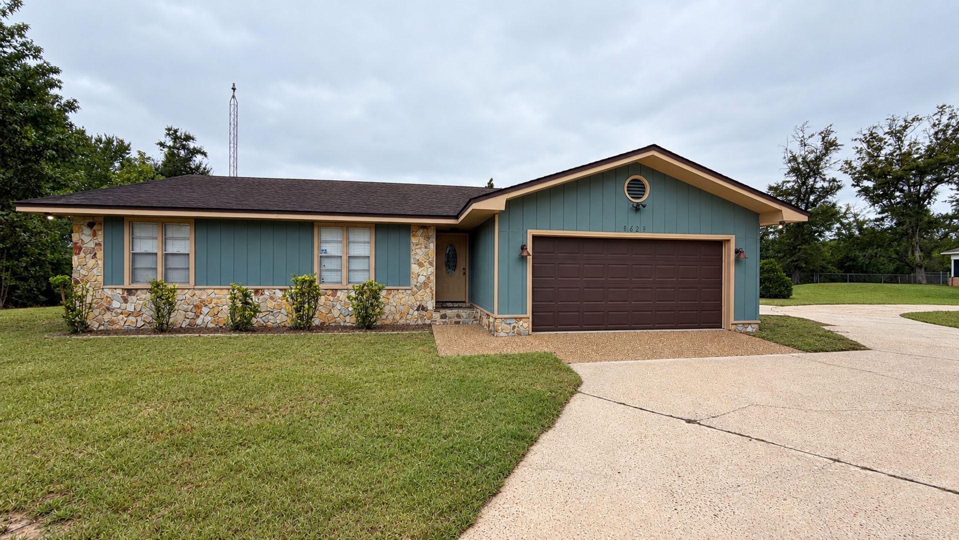 Youngstown House: 8629 Deerpoint Dr.