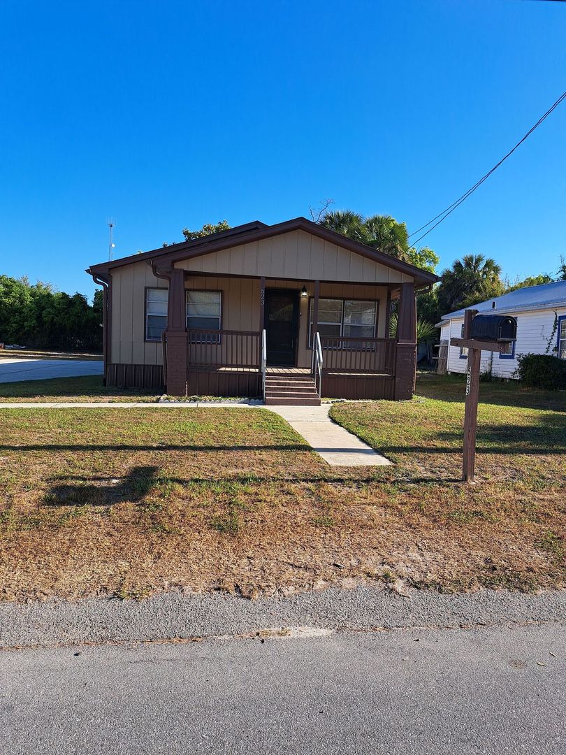 Panama City House: 523 E 8th St