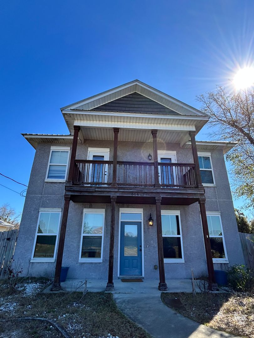 Panama City House: 664 Helen Ave