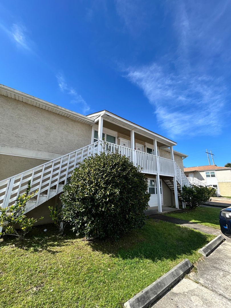 Panama City Apartment: 3914 E 11th St
