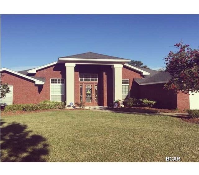 Lynn Haven House: 105 Lakeview Terrace