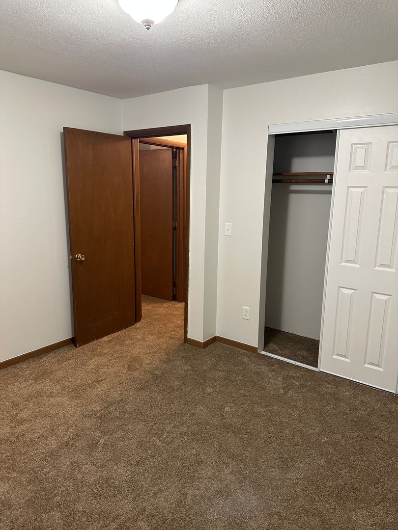 Chaska Apartment: 625 Ravoux Rd.