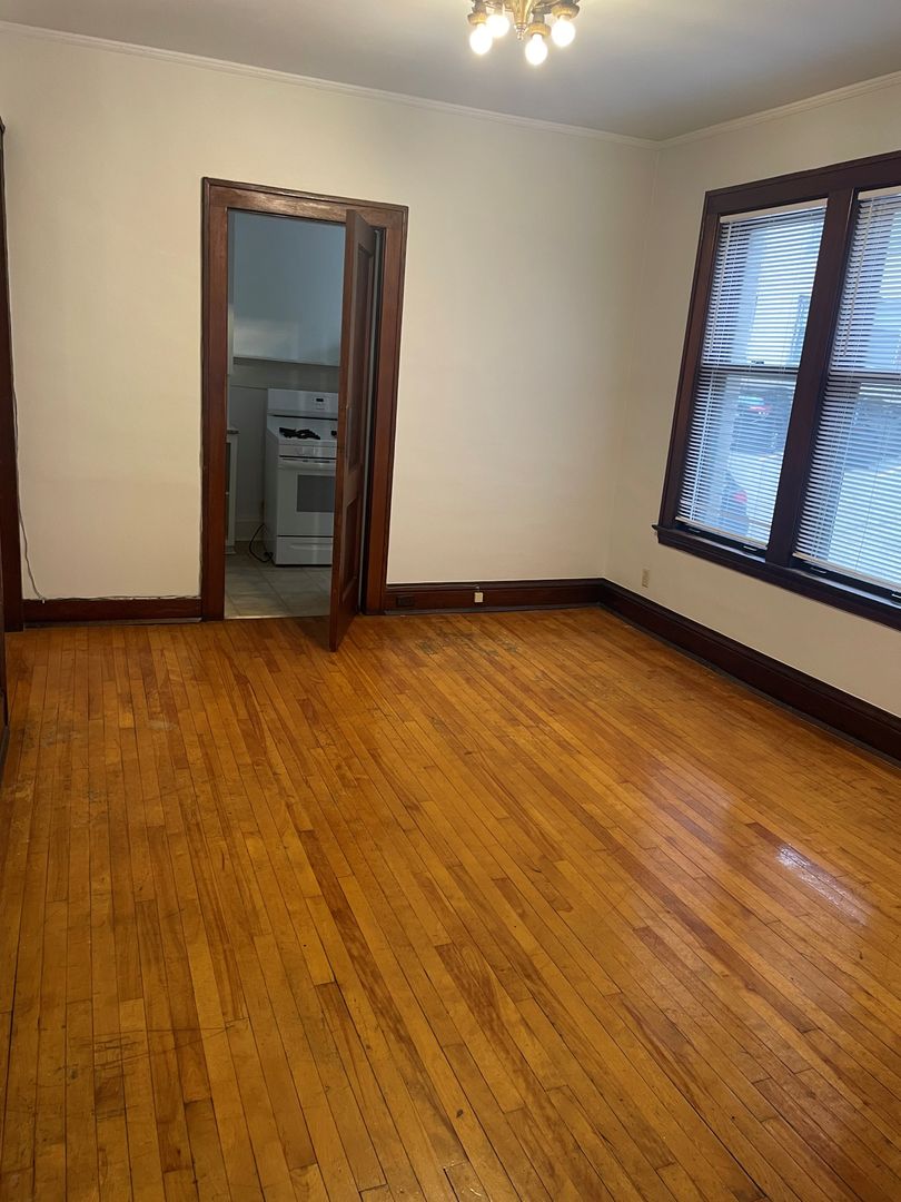 Minneapolis Apartment: 1786-1788 Hennepin Ave. S