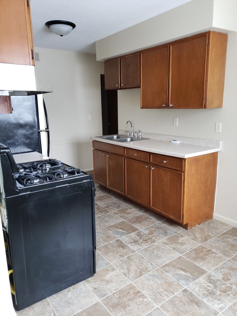 Golden Valley Apartment: 5743 Glenwood Ave