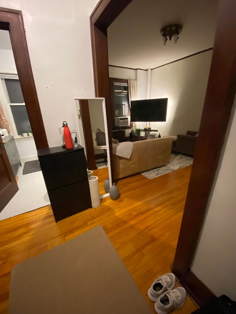 Minneapolis Apartment: 1786-1788 Hennepin Ave. S