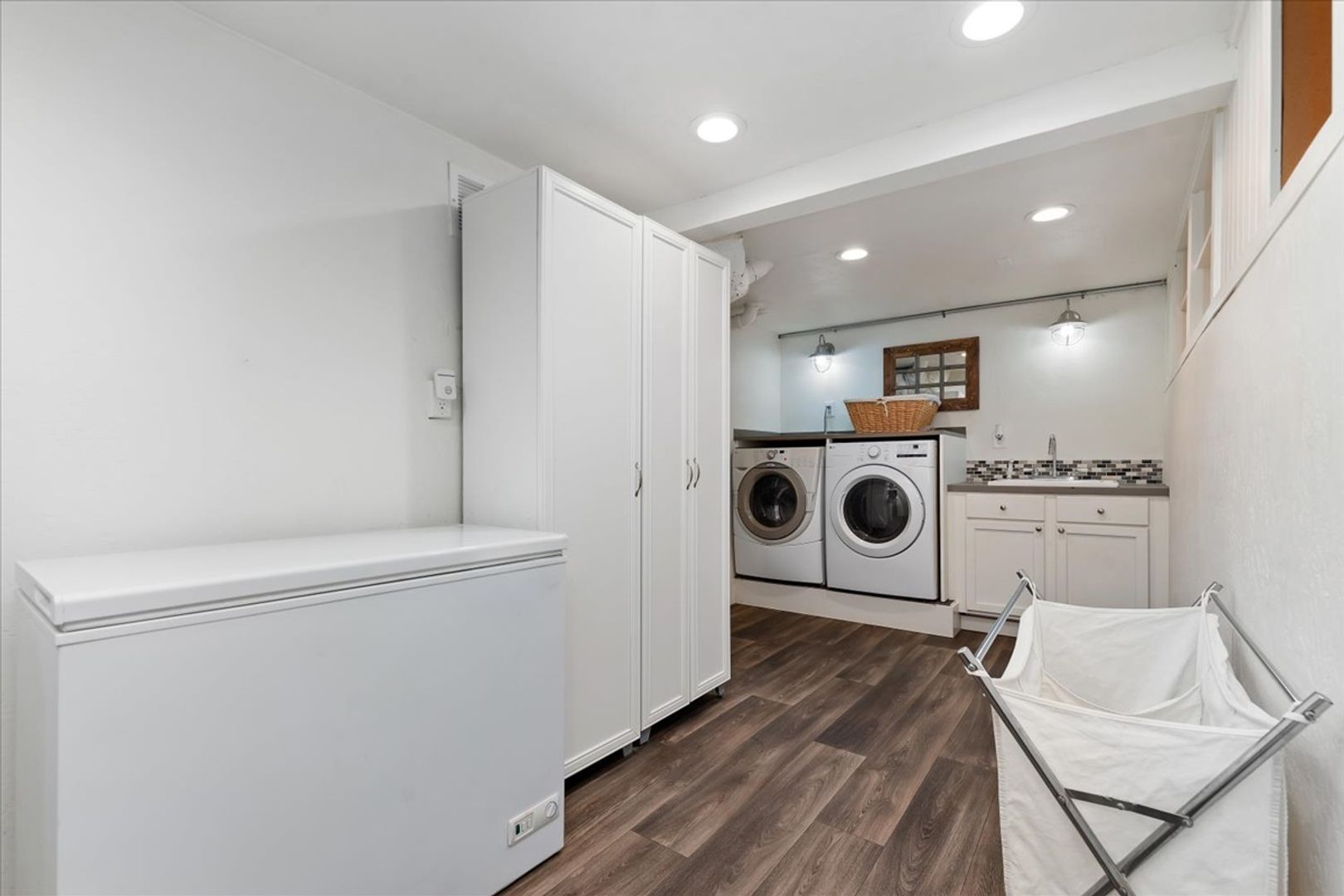 Laundry room at 1155 N Ballantyne Ln (1 of 2)