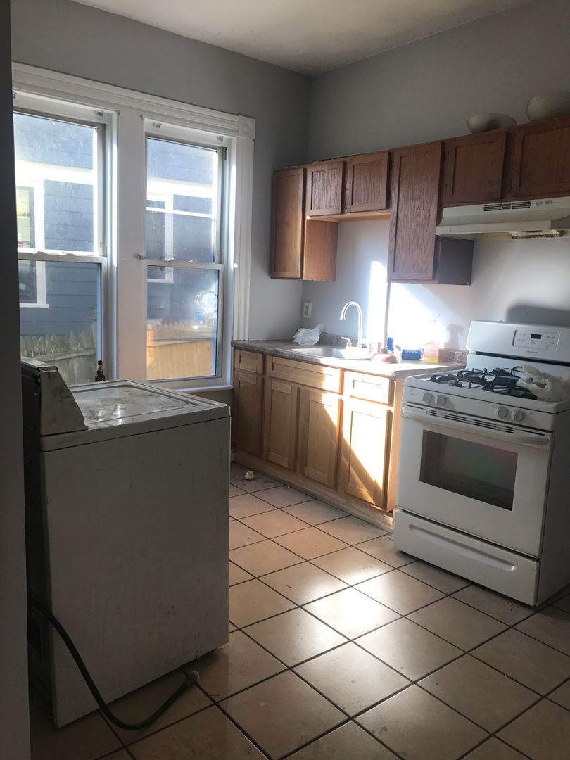 Dorchester Apartment: 22 Downer Avenue