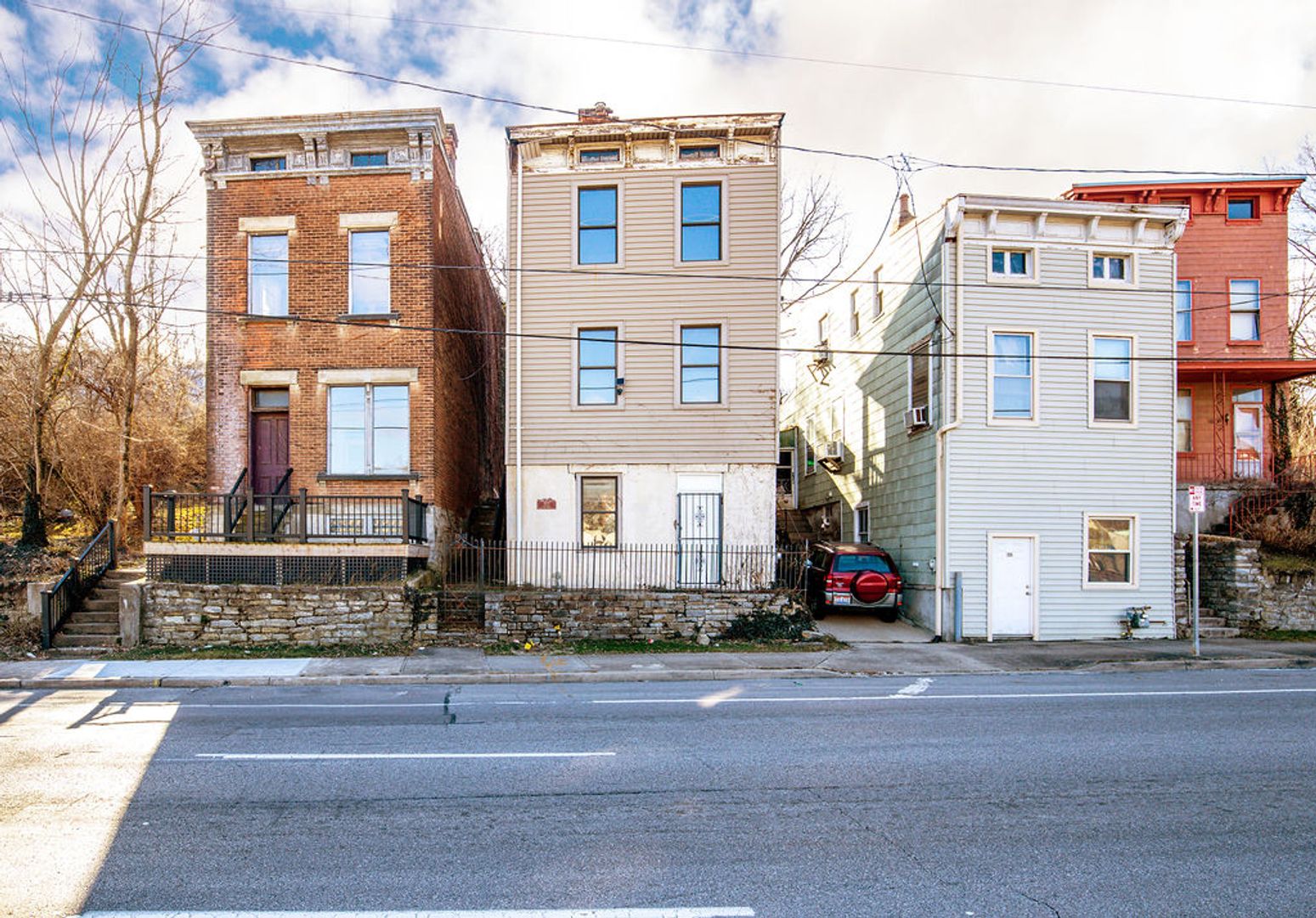 Cincinnati Apartment: 1617 Westwood