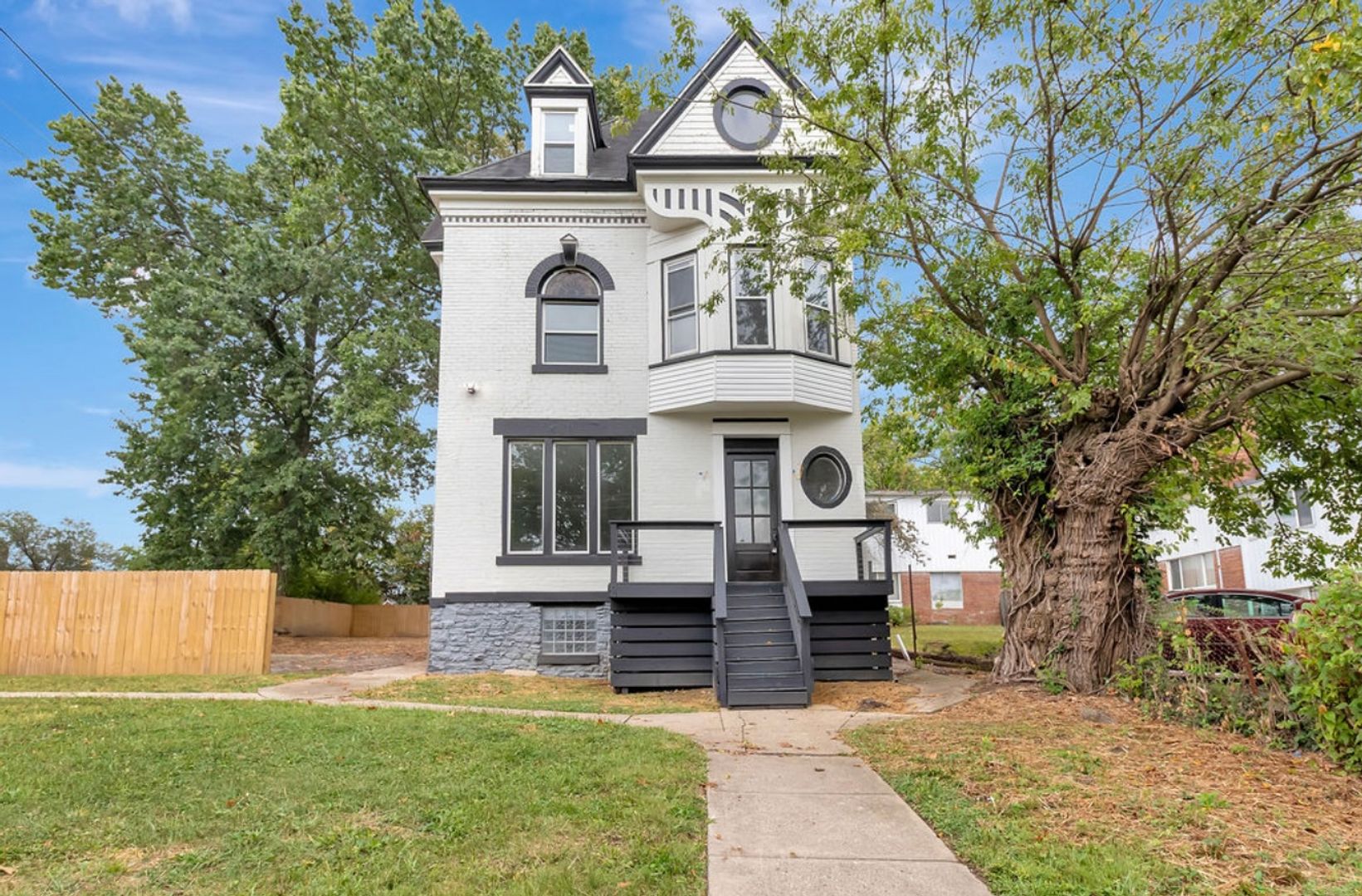 Cincinnati House: 827 Lincoln Ave