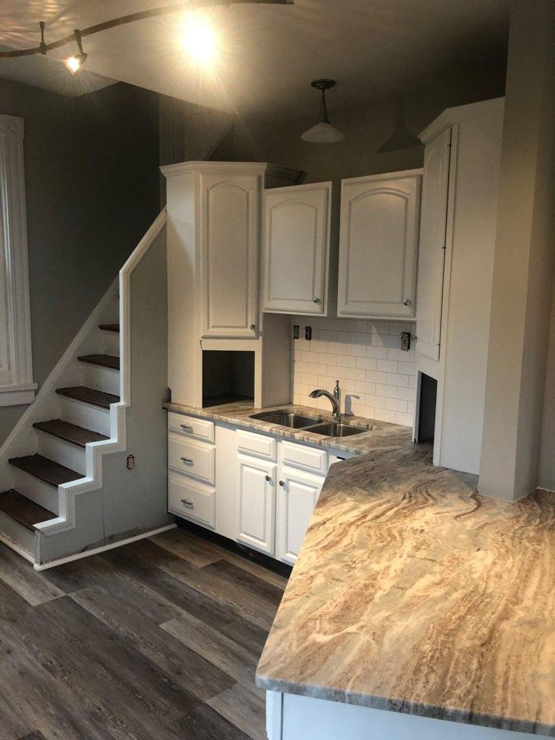 855 Ridgeway 4 of 6