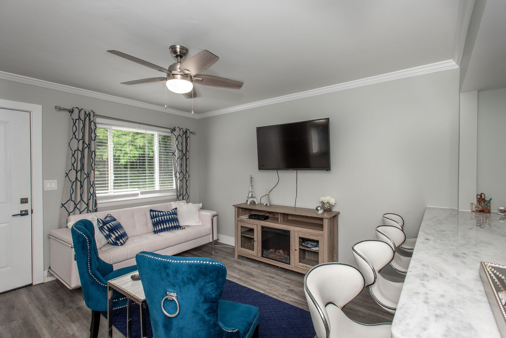 Cincinnati House: 240 Irwin Pl