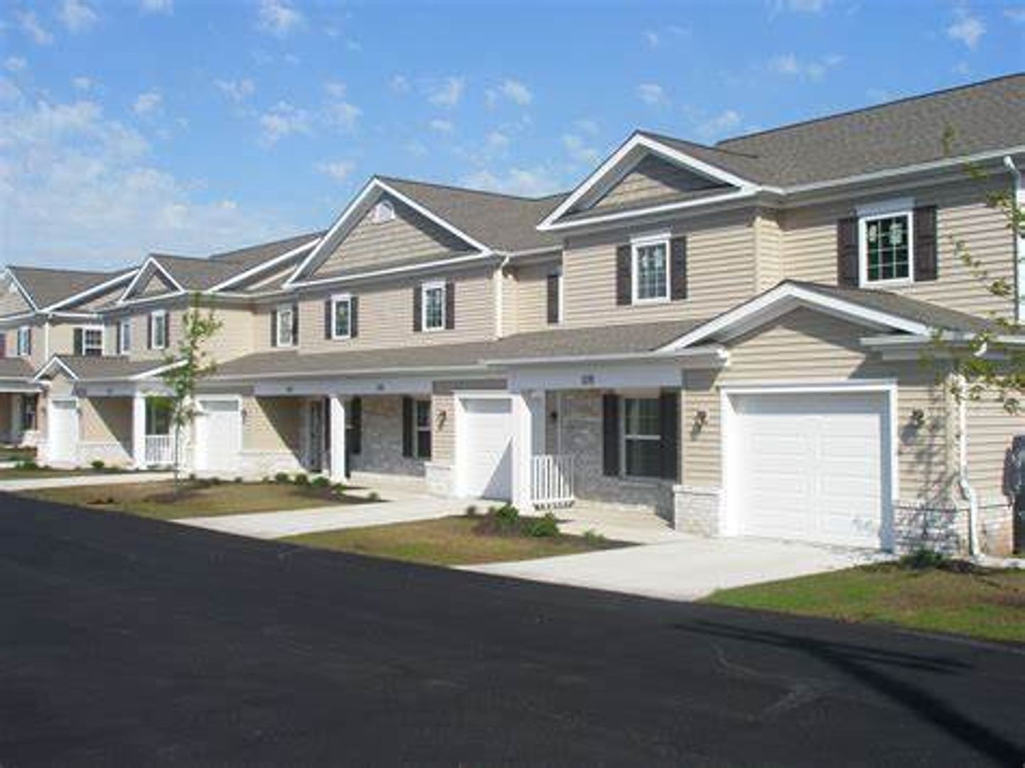 Erie Apartment: 19th & 20th St (300 Block)