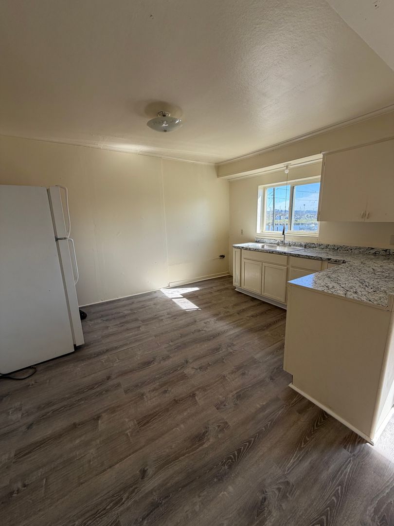 Warrenton Apartment: 87 NE Harbor Ct.