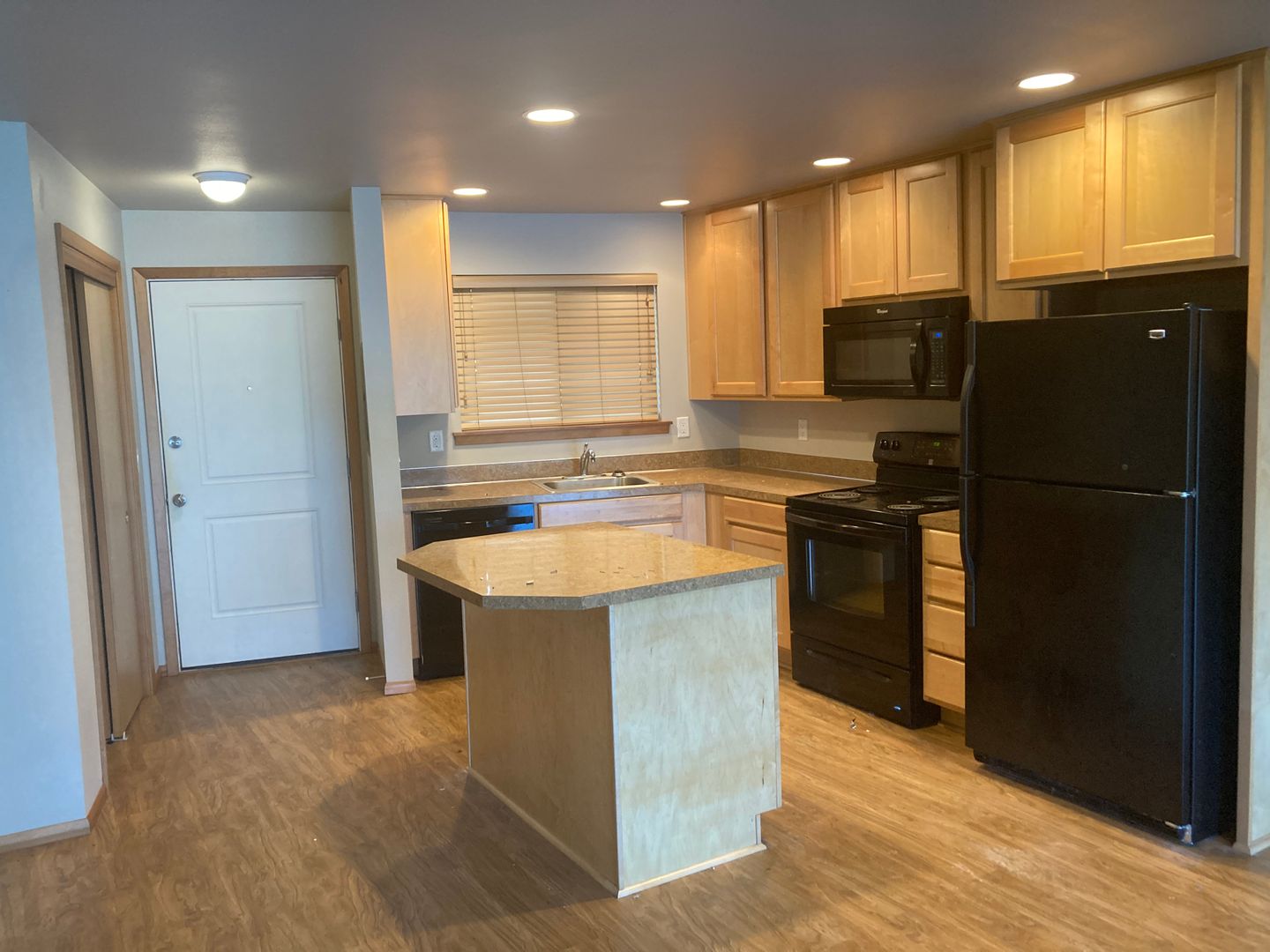 Astoria Apartment: 1566-76 Irving Ave