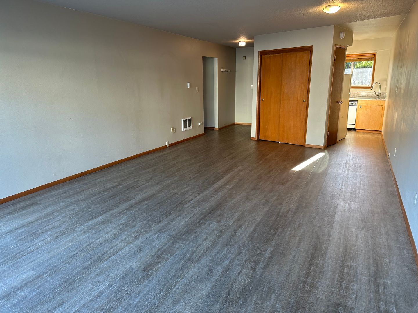 Astoria Apartment: 1566-76 Irving Ave