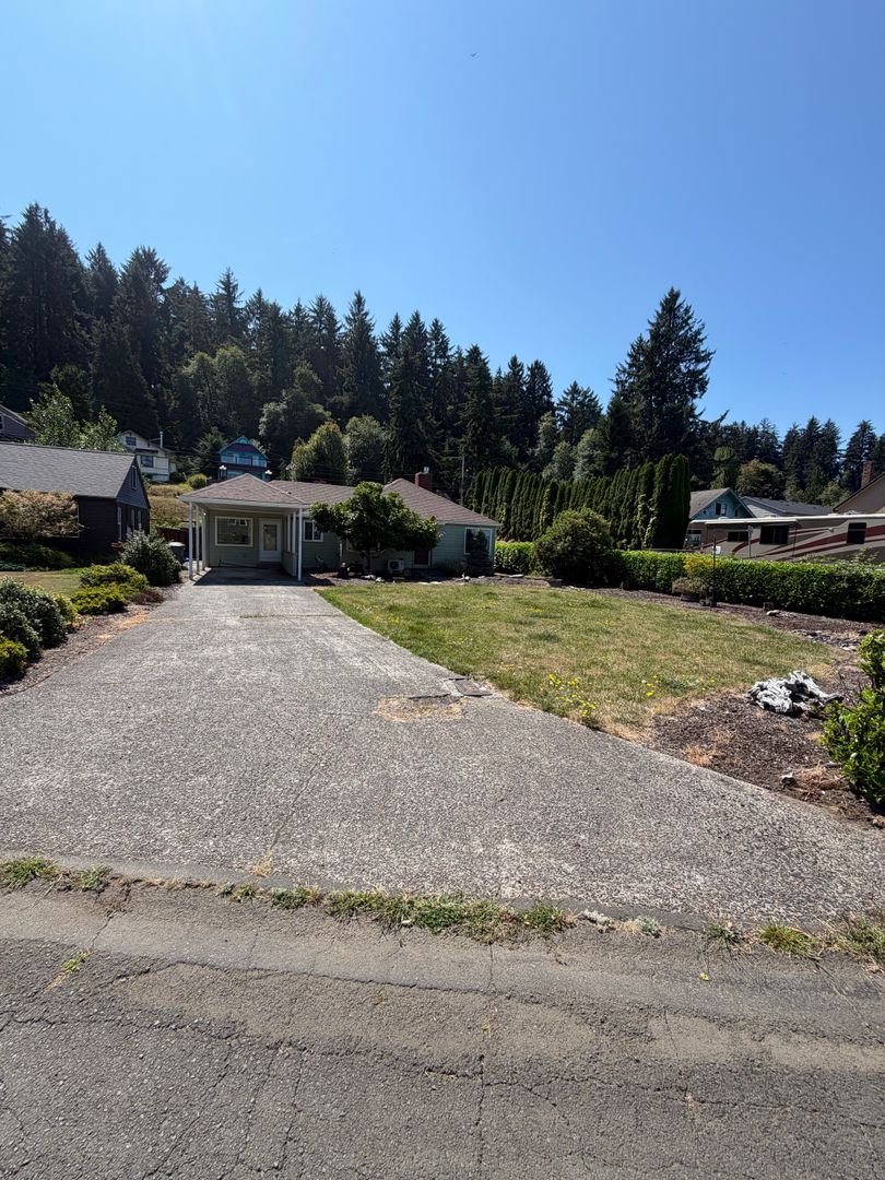 Astoria House: 3521 Harrison Drive