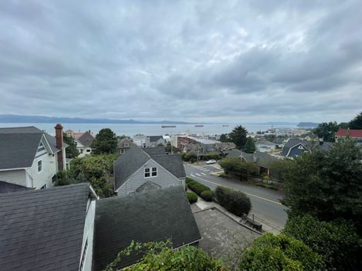 Astoria Apartment: 1566-76 Irving Ave