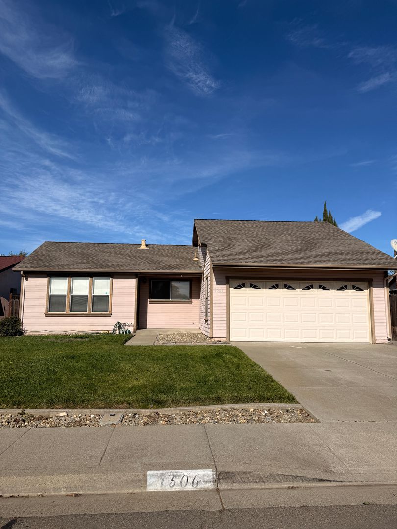 Suisun City House: 1506 Casa Loma Way