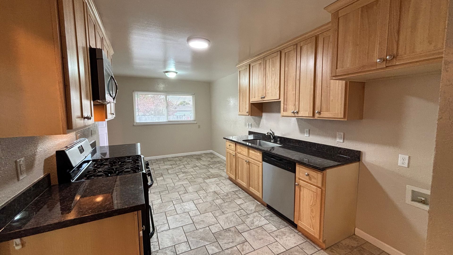 Hayward Apartment: 221 Laurel Ave