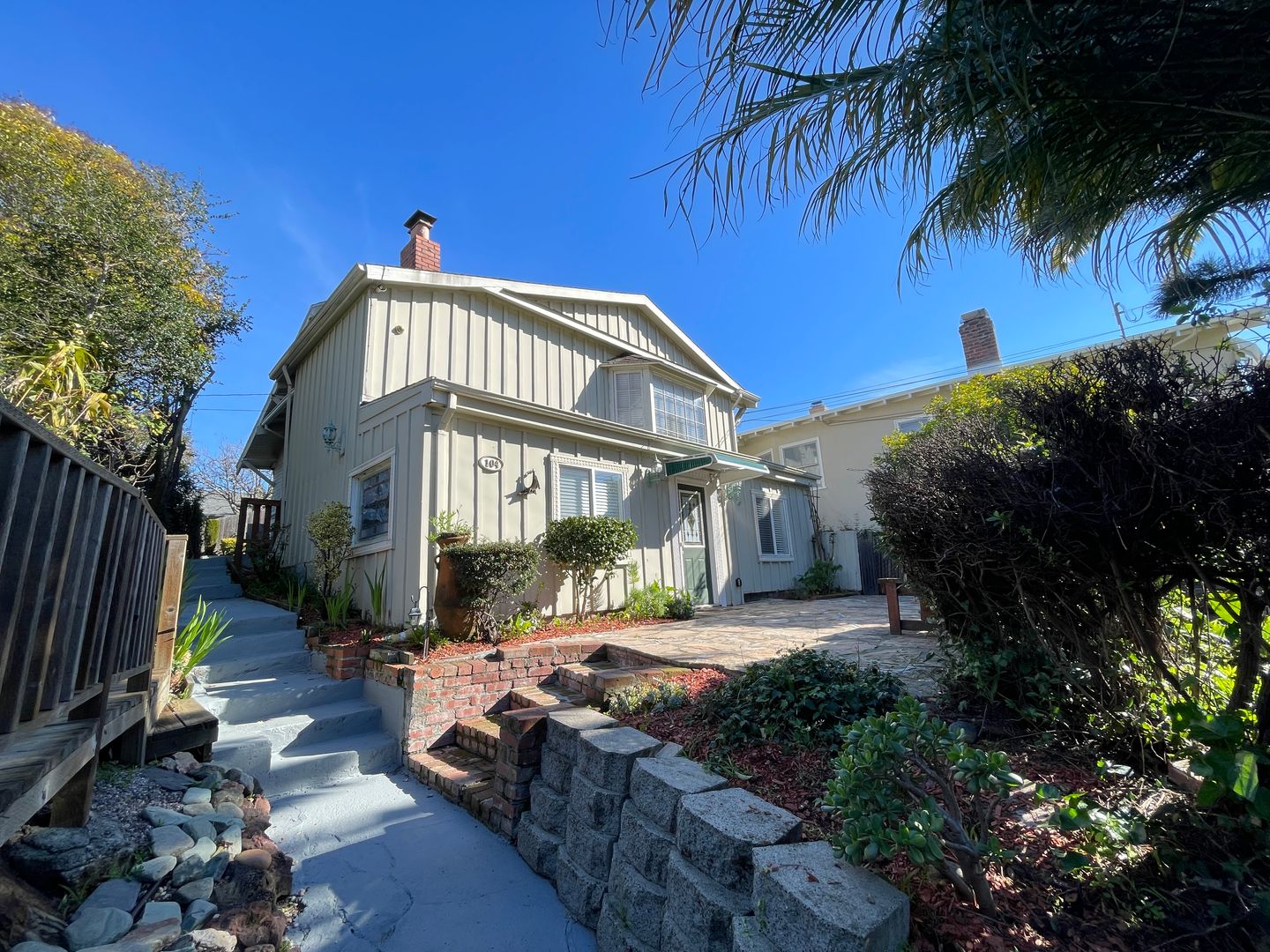 Piedmont House: 104 Olive Ave