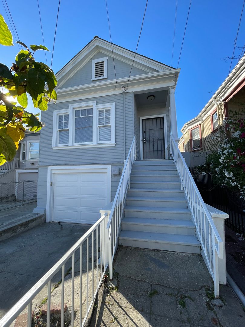 Oakland Apartment: 1623 25th Ave.