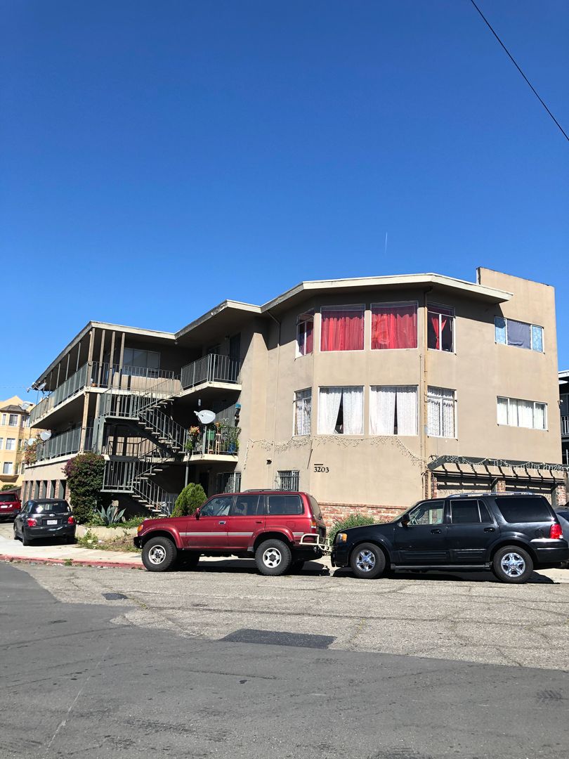 Oakland Apartment: 3203 14th Ave
