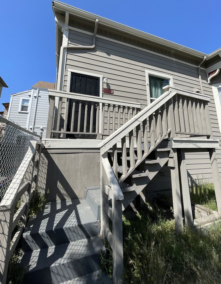 Oakland Apartment: 812 20th St