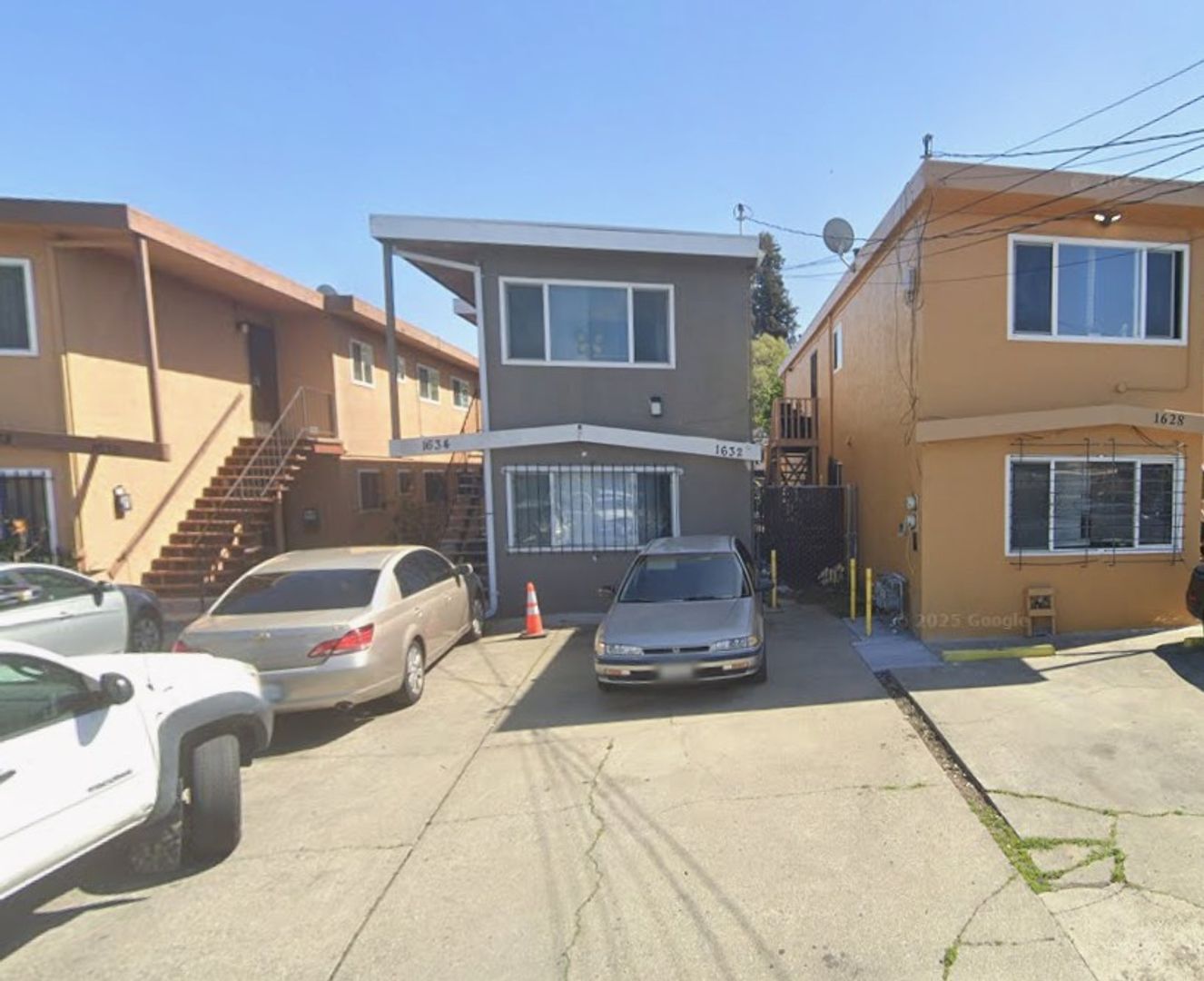 Oakland Apartment: 1632-1634 99th Ave.