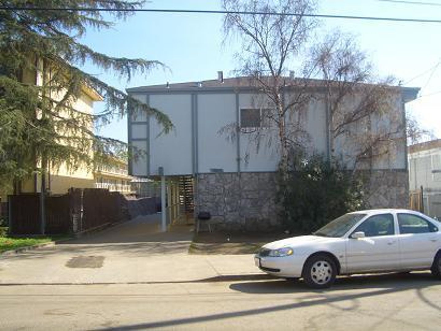 Oakland Apartment: 3806 39th Ave