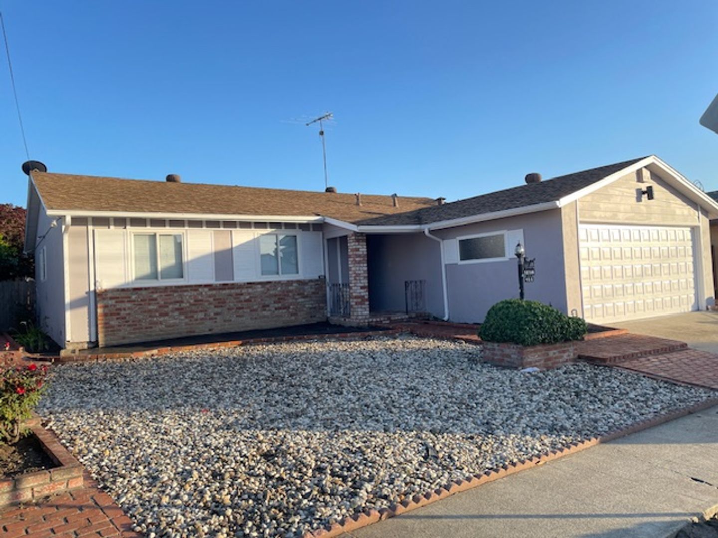 Hayward House: 466 Mackenzie Pl.